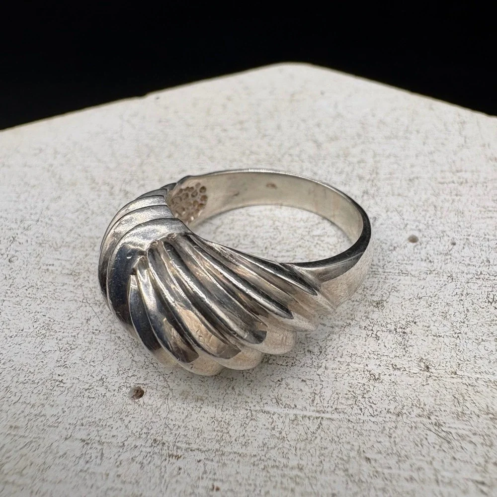 Modernist Ribbed Dome Ring Womens Size 8 Sterling Silver Good Textured Croissant